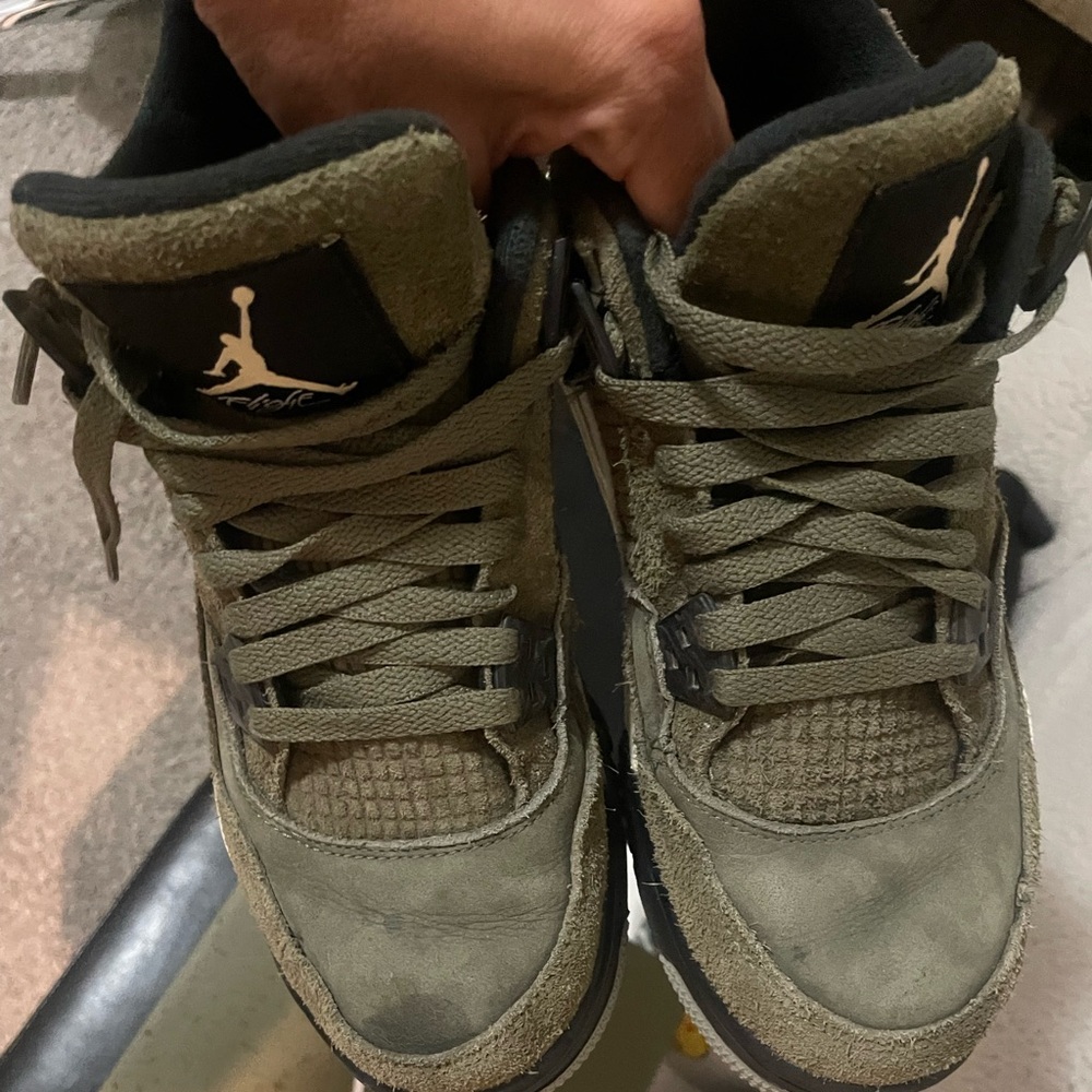 Jordan 4’s olive size 6.5Y
